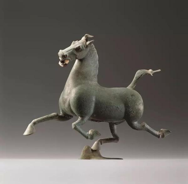 甘肃省博物馆镇馆之宝，东汉铜奔马