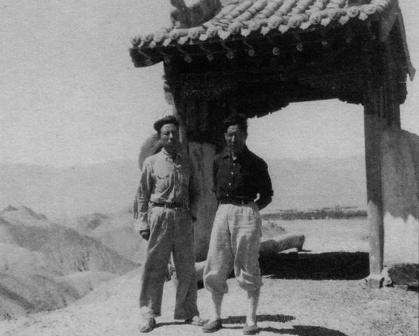 1944-1945年，夏鼐与向达在敦煌调查、发掘