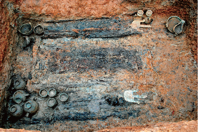 夏饷铺M16鄂侯墓椁室全景