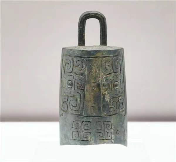 噩侯钟（六件之一）西周晚期 2012年—2014年南阳夏饷铺6号墓出土 南阳市文物考古研究所藏