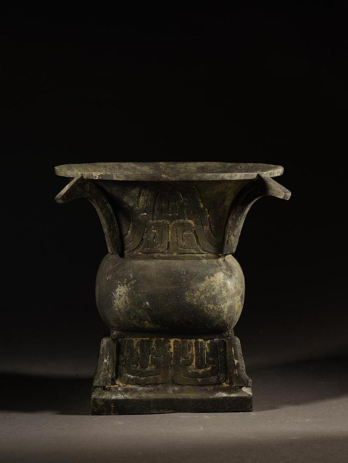 波曲纹尊 西周晚期 2012-2014南阳夏饷铺噩侯墓地六号墓出土 南阳市文物考古研究所藏