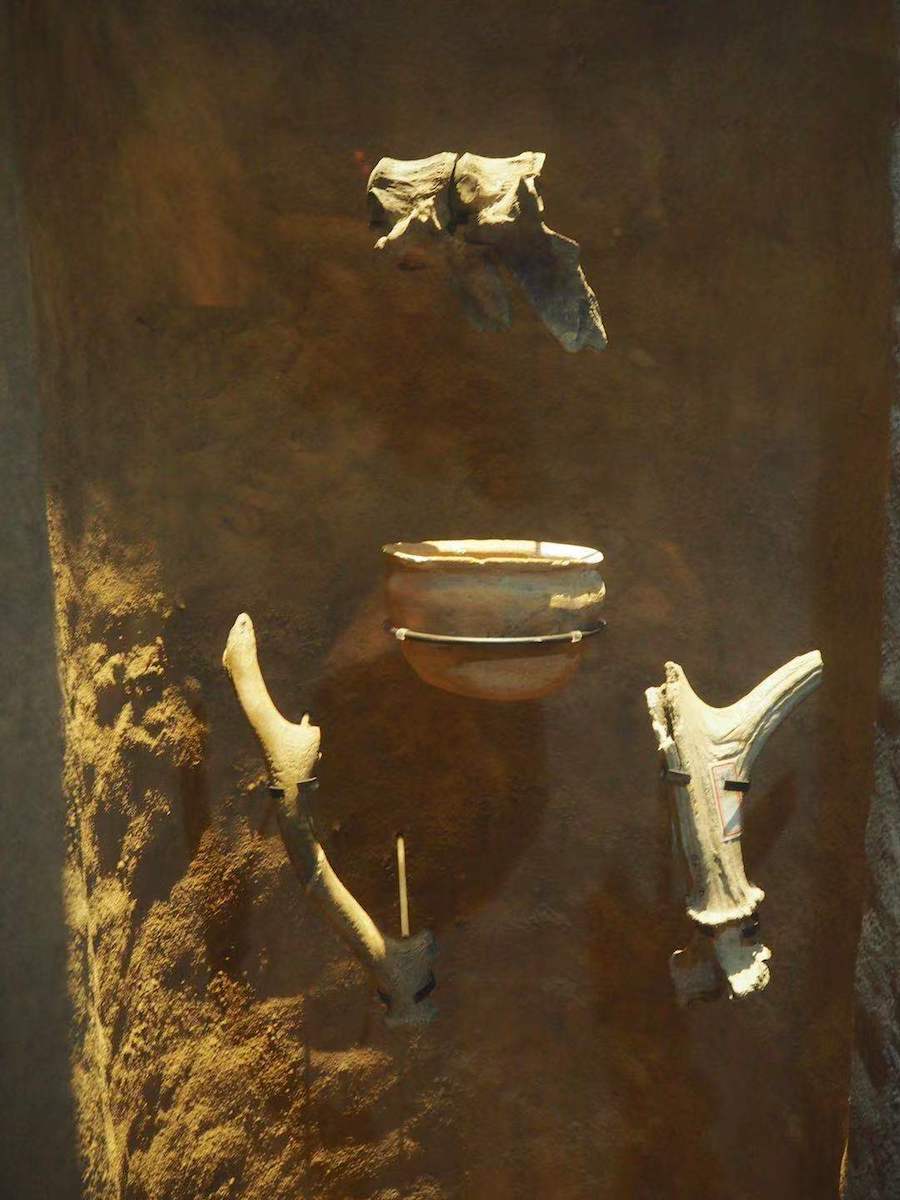 展厅内复原的上海第一井