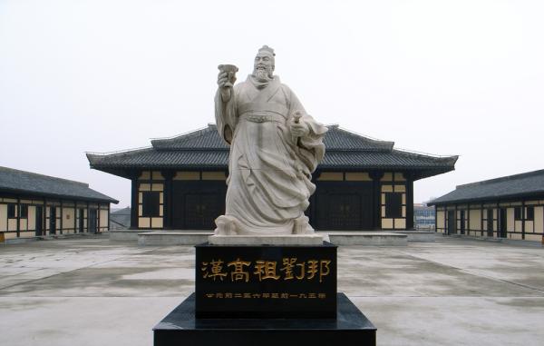 徐州沛县汉城歌风台汉高祖刘邦石刻像。 东方IC 资料