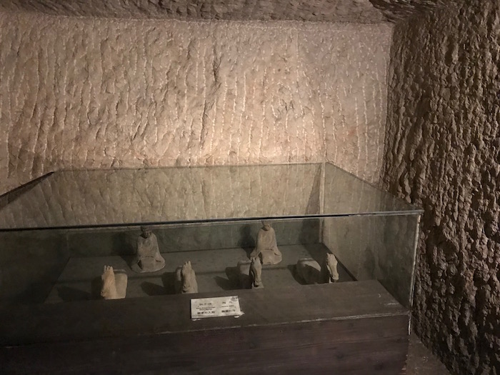 龟山汉墓中展示的陶俑