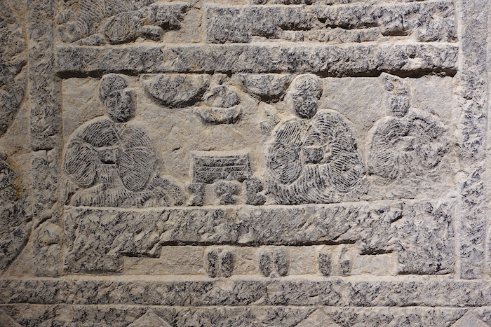 汉画像石长廊展示馆中的汉画像石