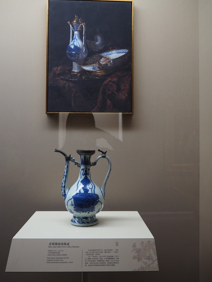 展览现场 瓷器与油画对比展出 可见瓷器在欧洲的使用场景