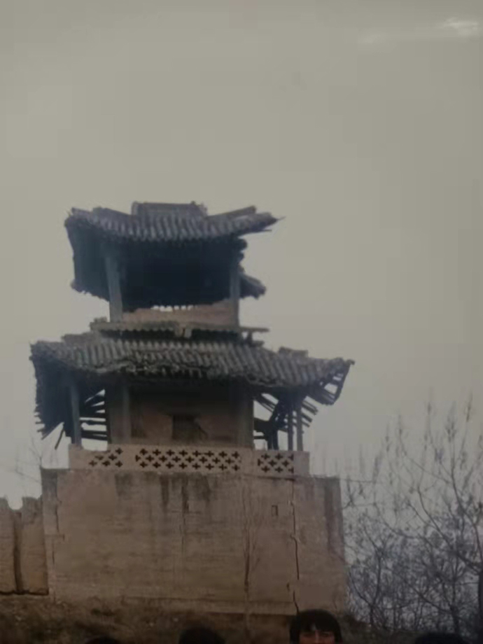 1994年拍摄的山西新绛县闫家庄村魁星阁,该阁于今年10月暴雨后倒塌 澎湃新闻 资料