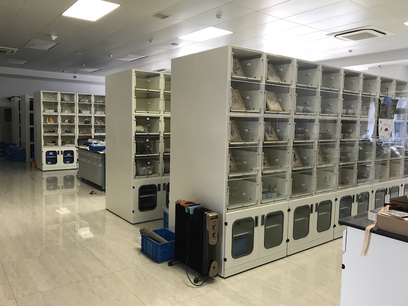 良渚遗址考古与保护中心内的实验室