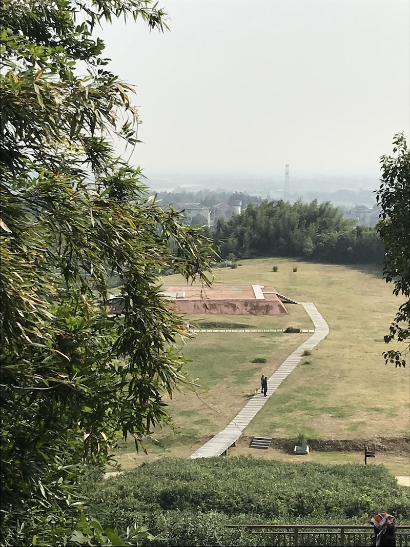 瑶山遗址公园的祭坛展示区
