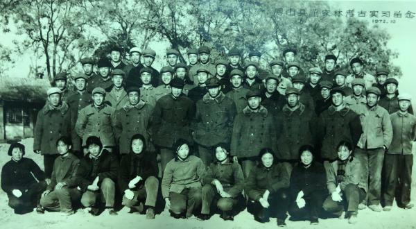 图一  1972年北大考古系琉璃河实习合影