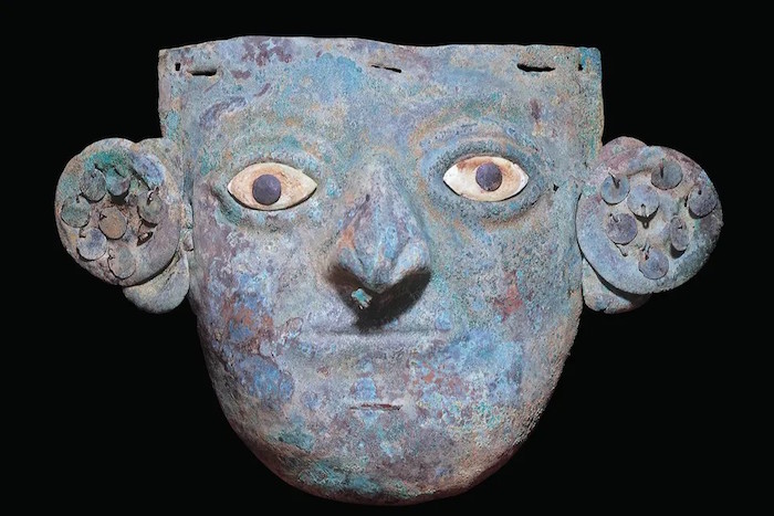 铜制镶嵌贝壳丧葬面具，莫切文化，公元100-800年