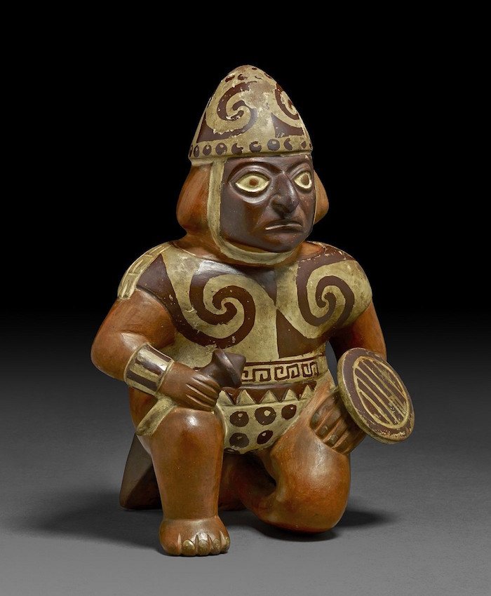 持盾和木棍战士造型彩绘陶器，莫切文化，公元100-600