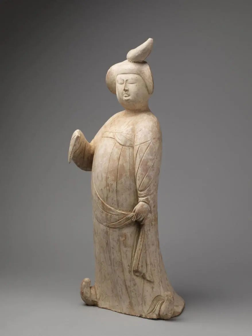 抬手仕女俑,唐,通高72厘米,1987 年西安市新城区韩森寨红旗电机厂唐墓出土,西安博物院藏