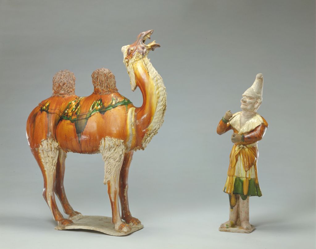 三彩胡人牵骆驼俑  唐  故宫博物院藏