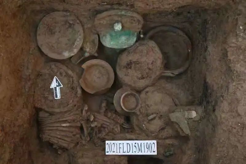 西周早期墓葬出土器物