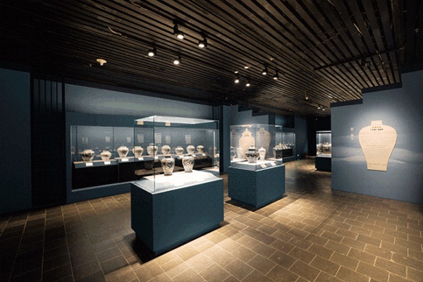 “灼烁重现:十五世纪中期景德镇瓷器大展”展览现场