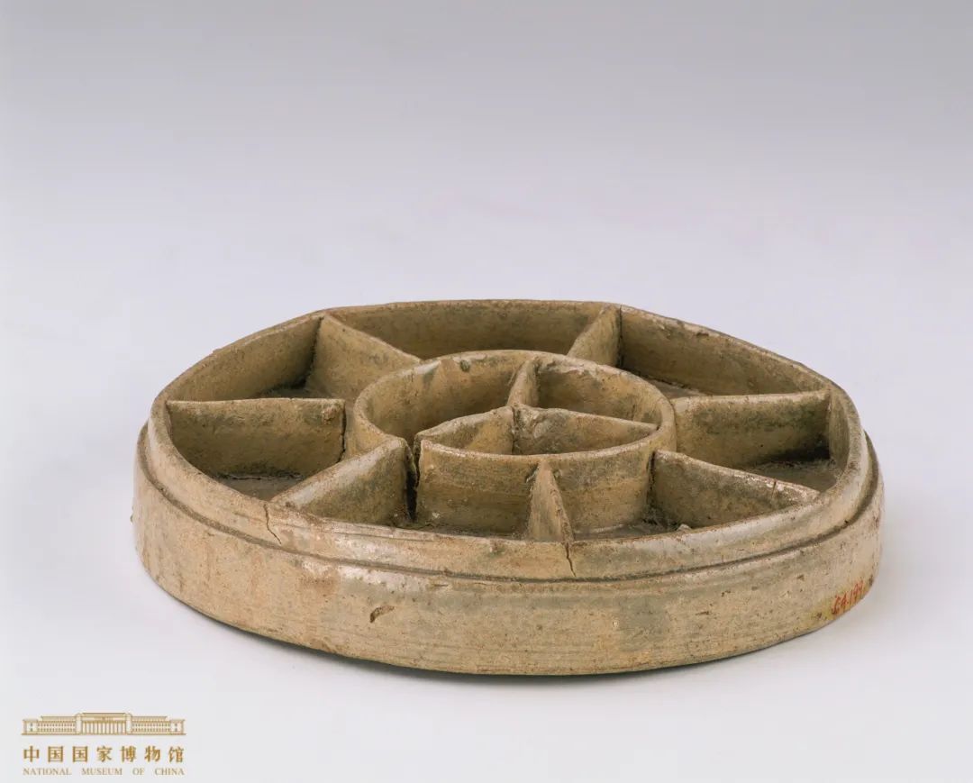 鎏金錾鸟兽花叶纹银注子 唐（618-907年）