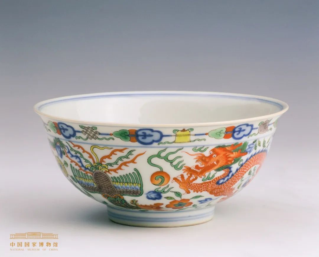 龙泉窑翠青釉缠枝莲碗 明(1368-1644年)