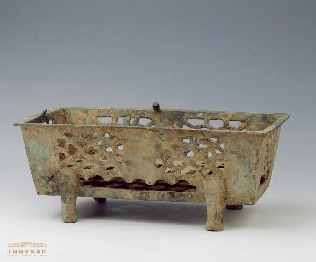 “清河食官”青铜染器 汉（公元前202-公元220年） 通高15.6厘米，直径16.7厘米