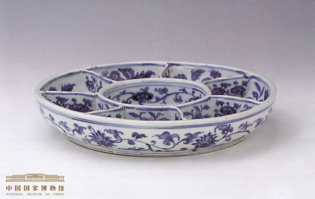 朱漆皮胎彩绘葫芦式餐具盒 清(1644-1911年)