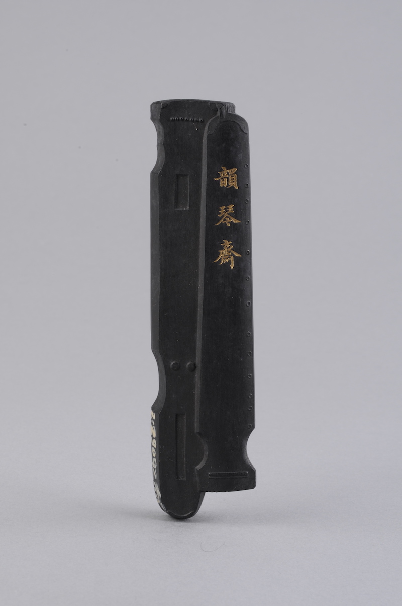 “韵琴斋”琴形墨 清（1644—1911）安徽博物院 藏