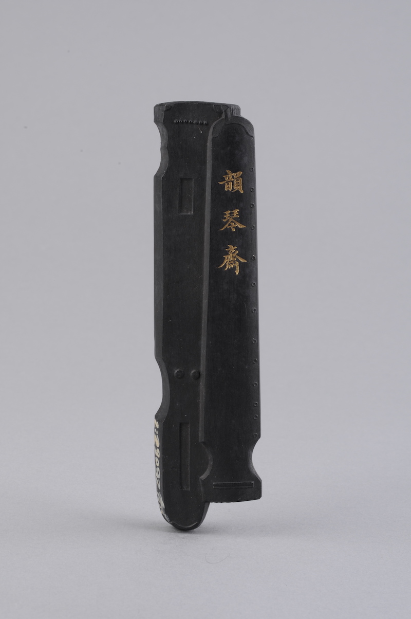 “韵琴斋”琴形墨 清(1644—1911)安徽博物院 藏