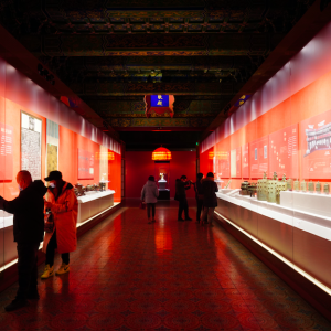 故宫开年首展“何以中国”：呈现何尊、长信宫灯等