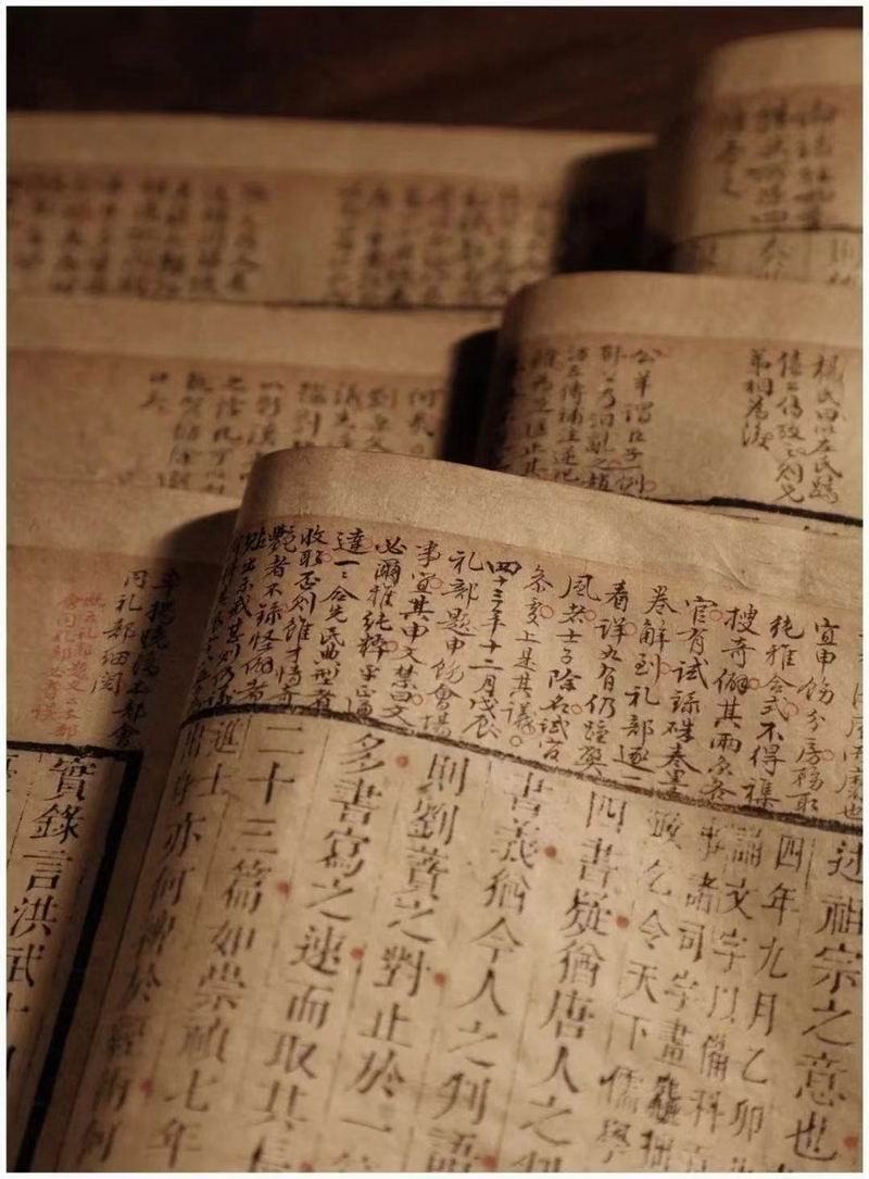清康熙三十四年潘耒遂初堂刻本 《日知录》沈曾植家旧藏，《海日楼藏书目》“第竹字号书箱”著录“先司空公手度何义门批本”，有沈曾植祖父沈维 批、校、跋。