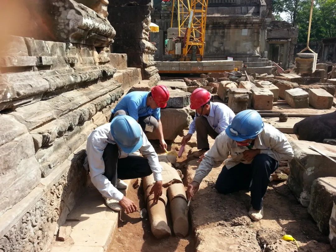 茶胶寺施工场地清理发现湿婆神像