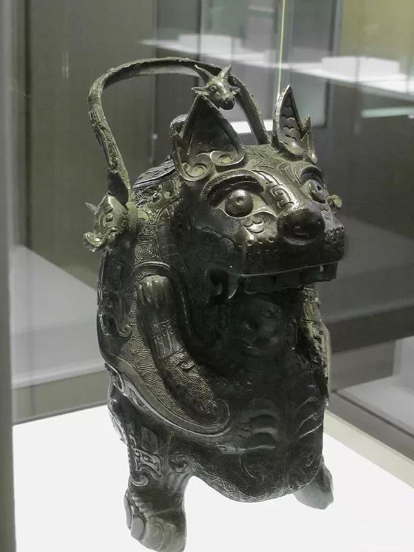 虎卣 法国池努奇博物馆藏