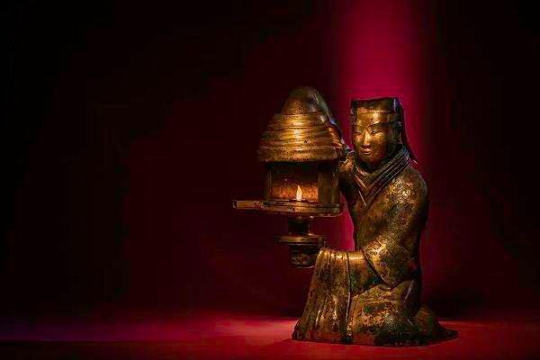 此前“中华第一灯——长信宫灯”在河南博物院国宝特展厅展出 