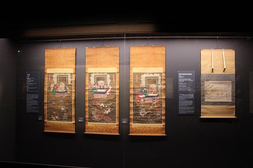 左起三幅陆信忠《十王图》（之三）；右为地藏菩萨画卷（断简），南北朝时代·14世纪，京都·六波罗蜜寺藏