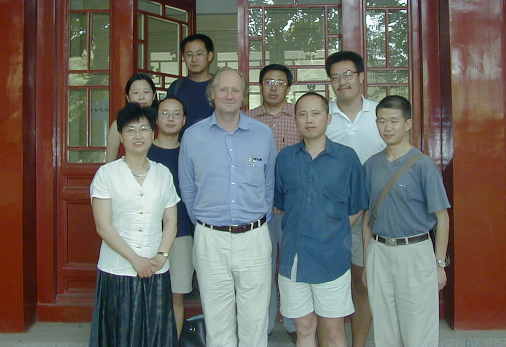 2001年5月23日,颜子伯教授来北京大学讲学,几个月后,我前往挪威。合影前排左一为段晴老师。