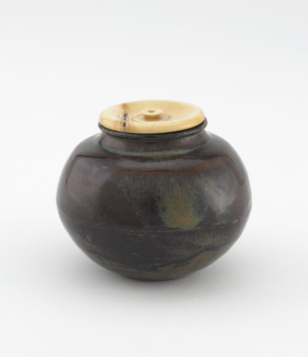 来自中国的茶叶罐（唐物），13-15世纪