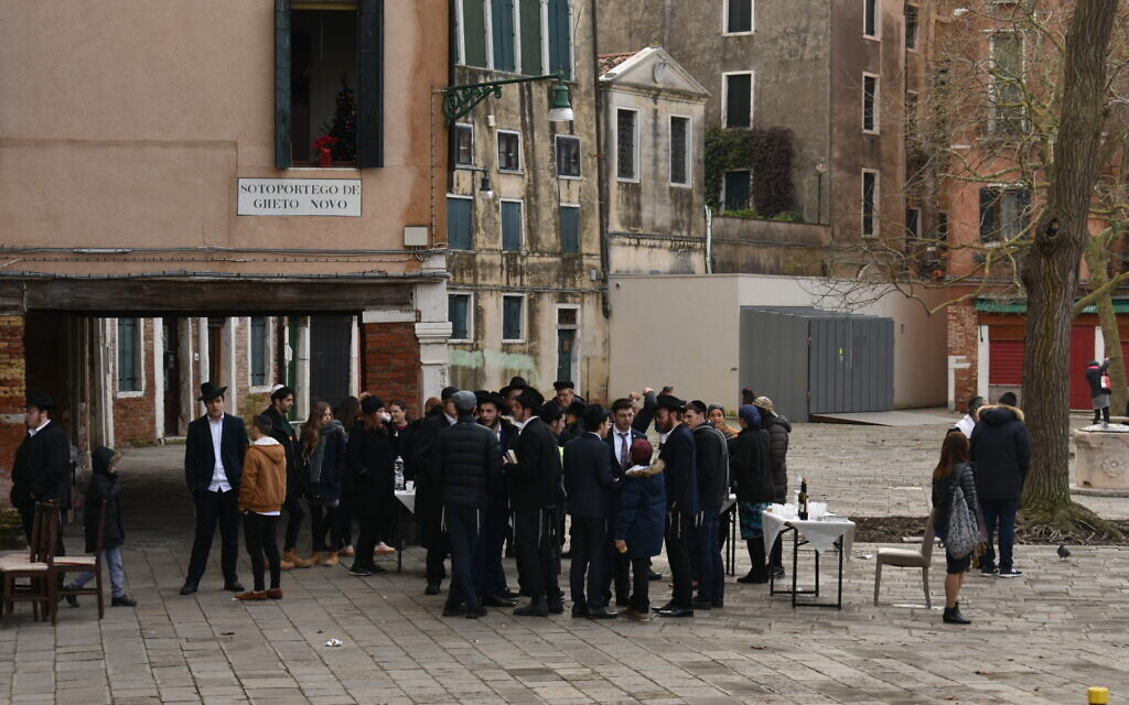 东正教犹太人聚集在威尼斯犹太人聚居区  Paolo Raccanelli 图
