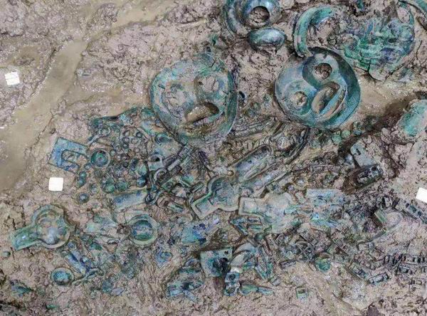 琉璃河墓葬补充发掘发现成片分布的车马器
