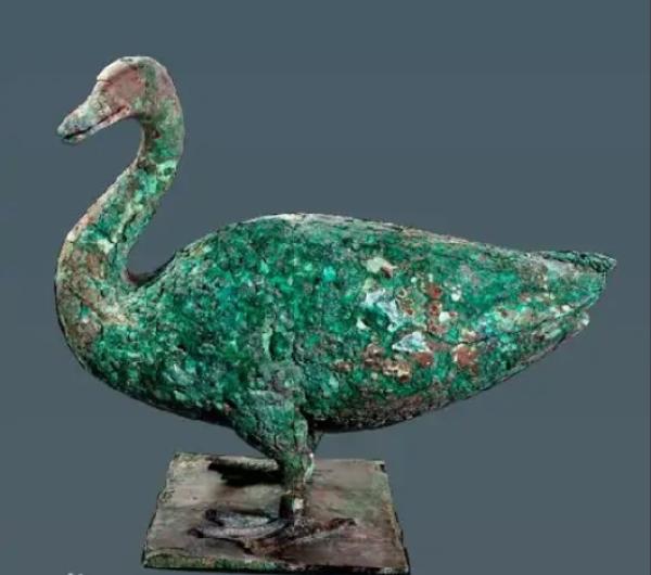 秦始皇陵K0007号祭祀坑出土的青铜水禽，图片来自网络
