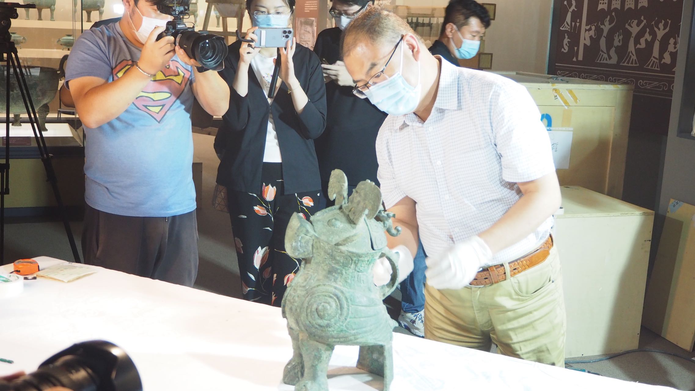 “妇好鸮尊”布展图