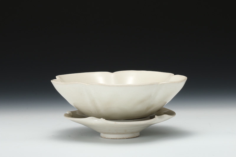 五代 白釉花口盏及盏托 (中国茶叶博物馆藏)