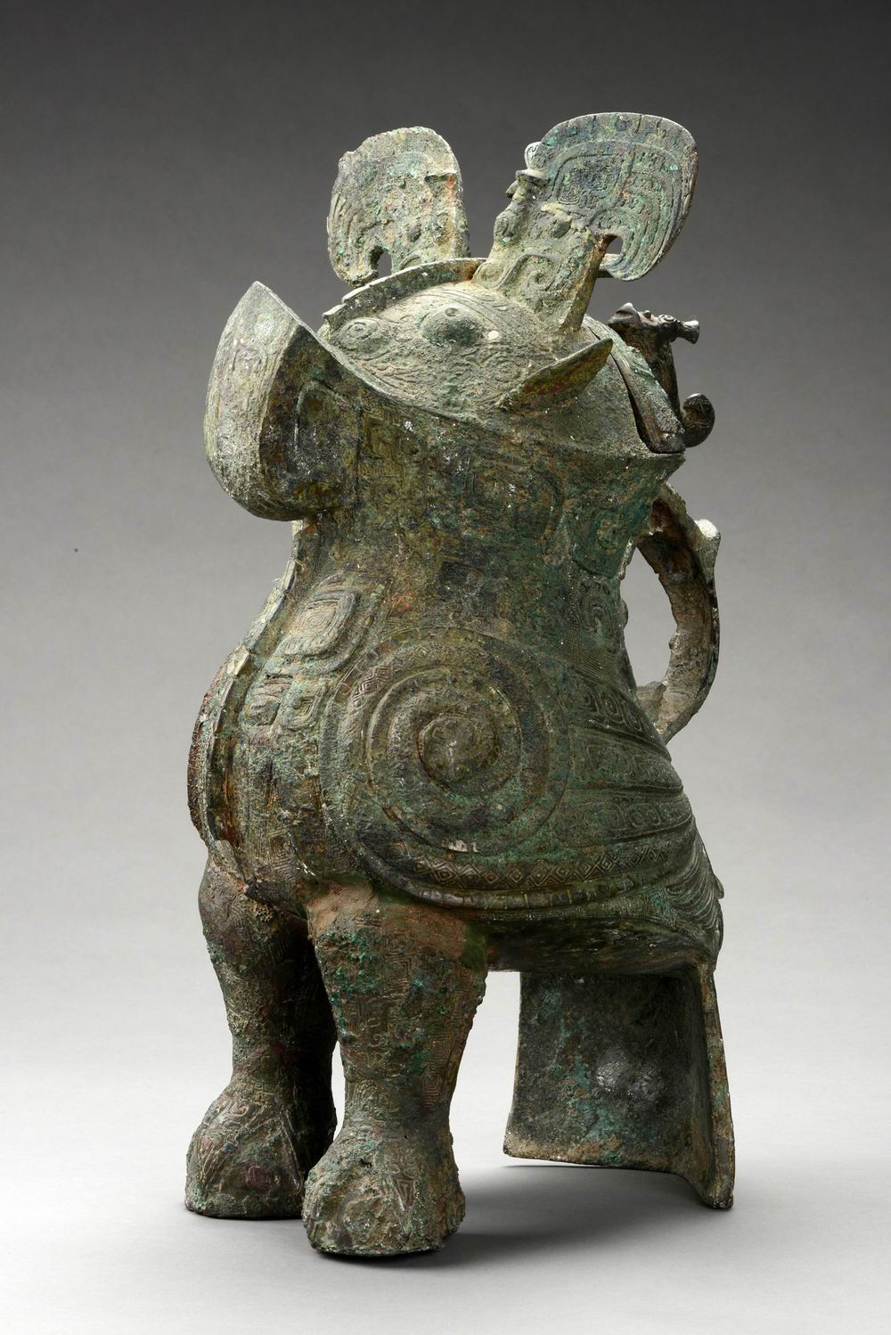 妇好鸮尊,商代晚期(公元前13世纪—前1046年),高45.9厘米,口长16.4厘米,1976年安阳小屯妇好墓出土,河南博物院藏