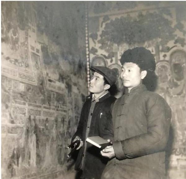 1964年在莫高窟白滨、史金波一起考察洞窟