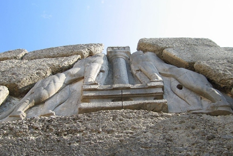 迈锡尼及其附近发掘的古文化，统称为“迈锡尼文化”