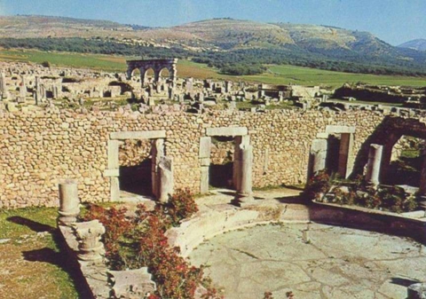 瓦卢比利斯是一座部分出土的罗马古城，位于梅克内斯附近