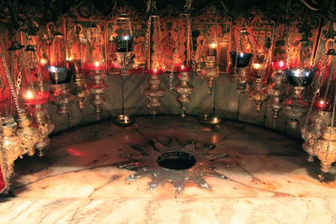 伯利恒之星洞是圣诞教堂中最具宗教和历史意义的部分