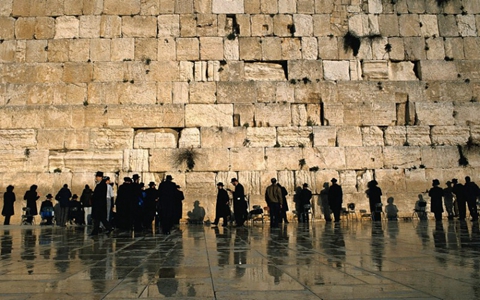哭墙又称西墙，是耶路撒冷旧城古代犹太国第二圣殿护墙的一段