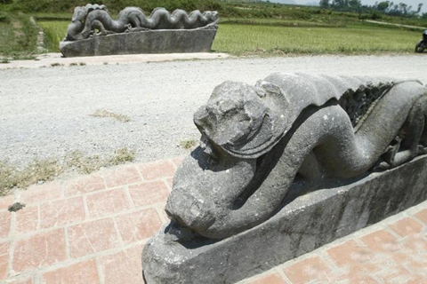 胡朝时期的城堡遗址内的石雕