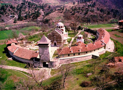 斯图德尼察修道院位于塞尔维亚南部