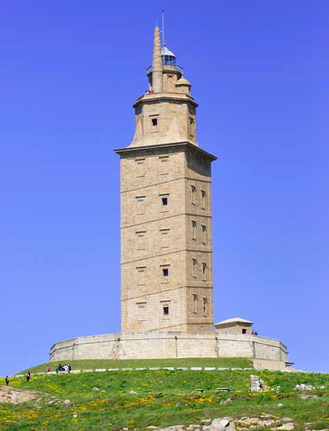 关于赫拉克勒斯灯塔的建造有一个美丽的传说