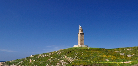 赫拉克勒斯塔坐落于西班牙加利西亚海岸的一个小丘上