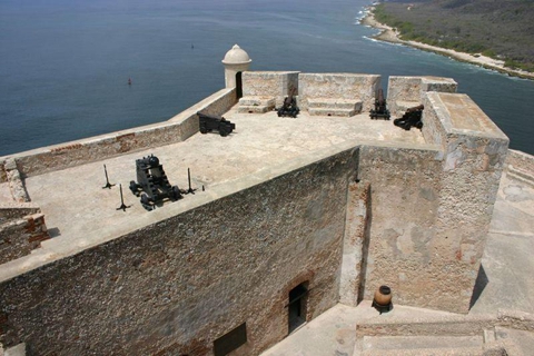 城堡的瞭望台如今已成为游客们饱览加勒比海风光的绝佳之地